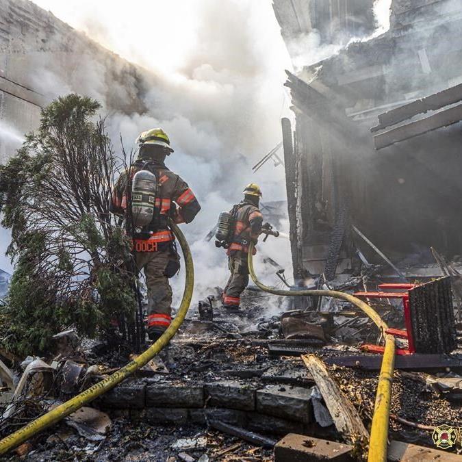 3 dead after small plane crashes into row of townhouses in Oregon, TV station reports